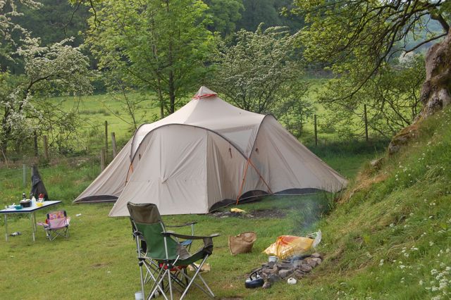 Vaude Badawi II tent pitched beside a campfire in the Lake District