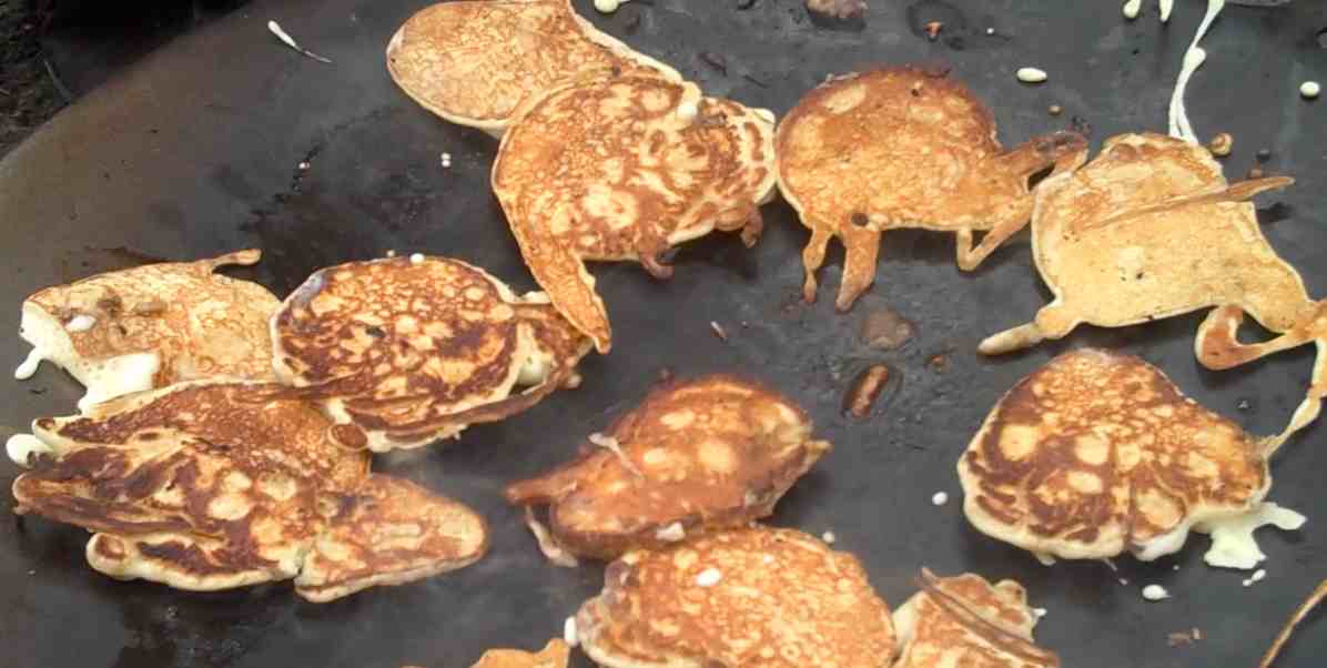How to cook pancakes on a campfire